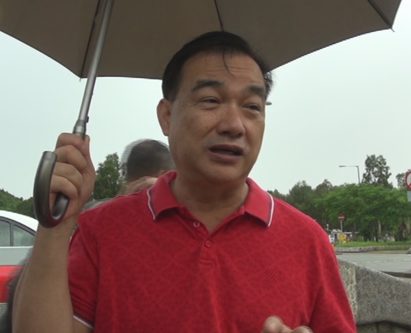 村長黃先生。