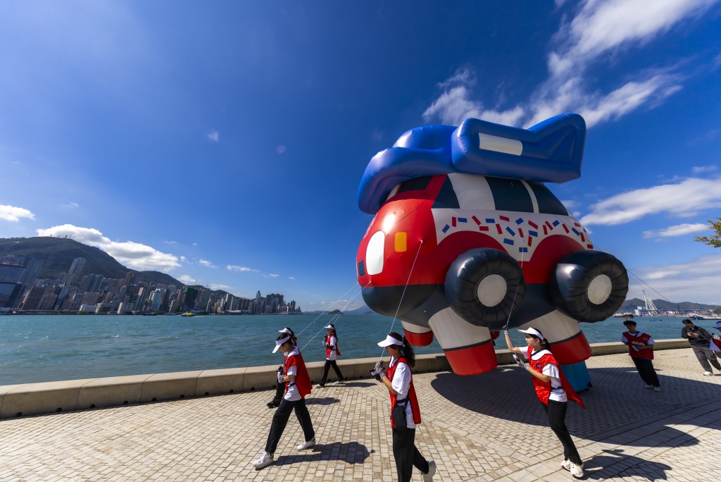 12月28日举行的「Merry Balloon Parade」香港首个大型IP角色轻气球巡游现正招募「持球手」,只要符合体重年龄就可以参加呀!(图片来源:官方图片) 12月28日举行的「Merry Balloon Parade」香港首个大型IP角色轻气球巡游现正招募「持球手」,只要符合体重年龄就可以参加呀!(图片来源:官方图片)