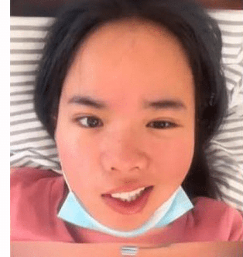 河南年輕美女午睡吹風扇醒來,嘴歪眼斜。 河南年輕美女午睡吹風扇醒來,嘴歪眼斜。