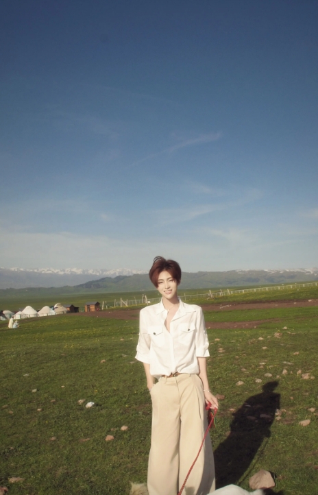 小澈是男儿身,2023年起任全职主播。 小澈是男儿身,2023年起任全职主播。