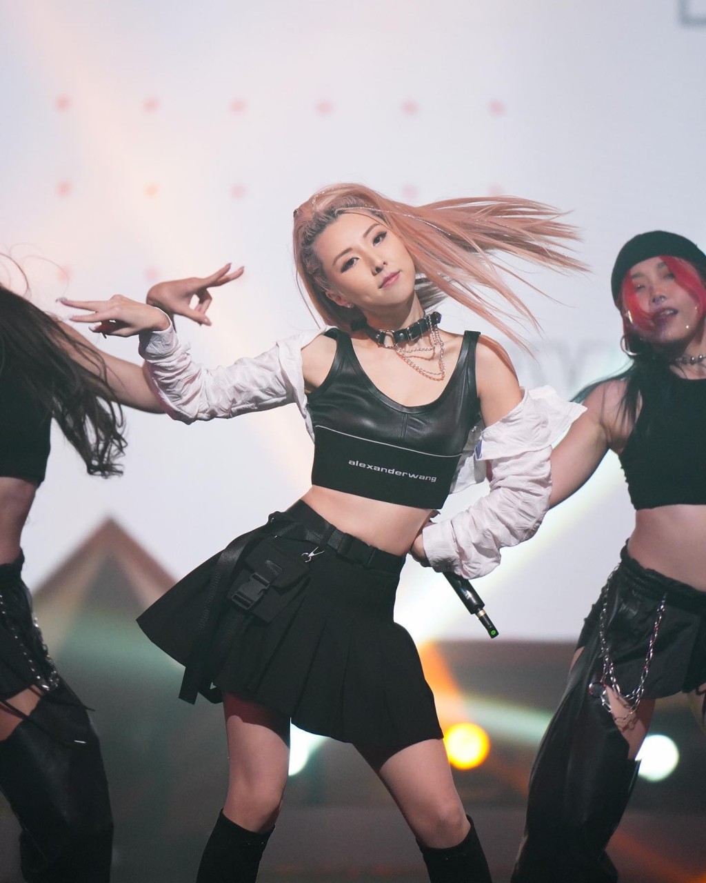 演唱會延期，嘉儀話希望操出馬甲線。