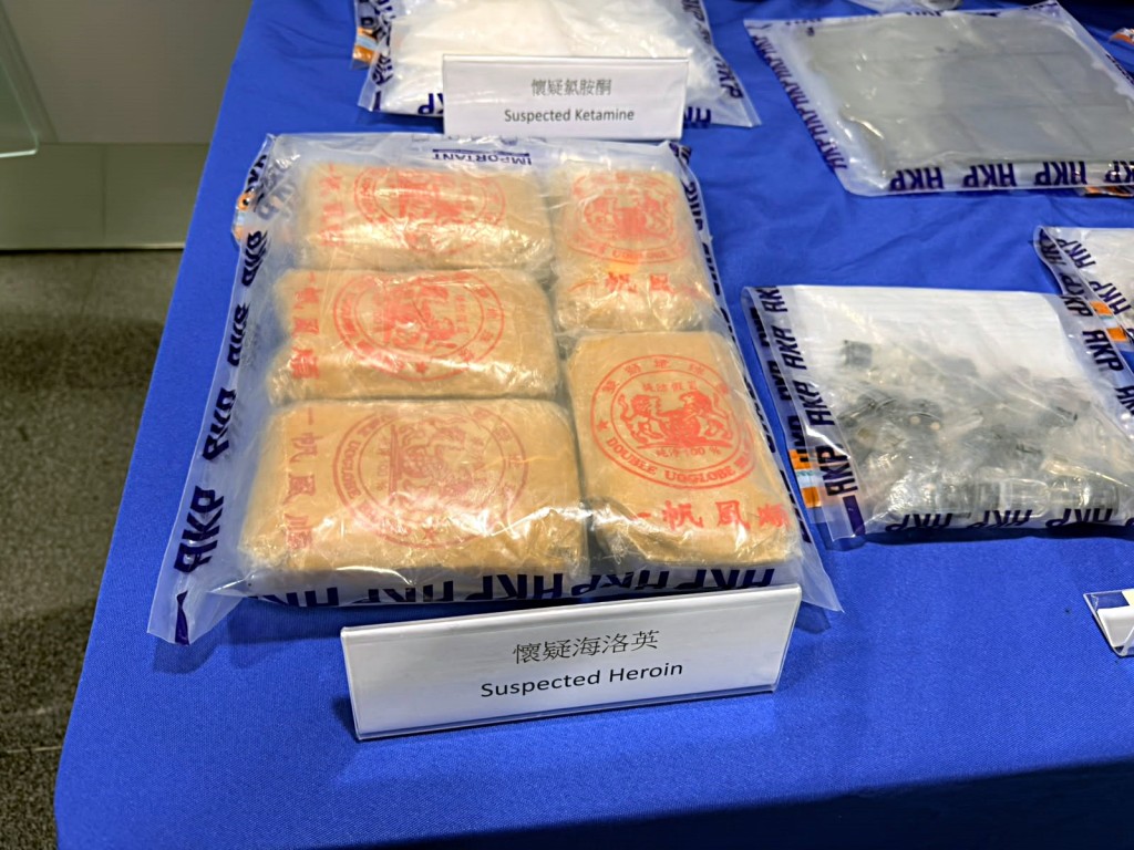 行動中檢獲的懷疑毒品。 行動中檢獲的懷疑毒品。