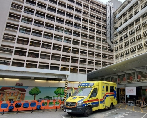 女子清醒被送往伊利沙伯醫院治理。資料圖片