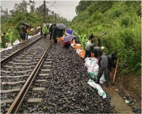 18班載客列車延誤、折返甚至停駛,正進行搶險。