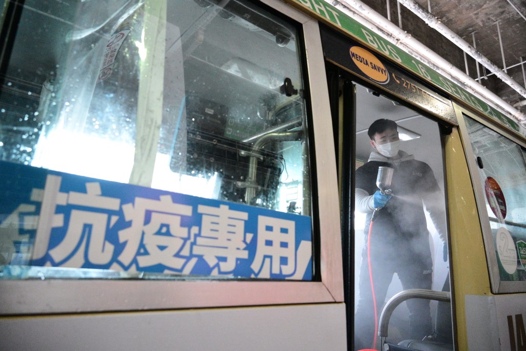 光觸媒在遇到光後便能進行消毒和殺菌，亦有小巴及的士使用。