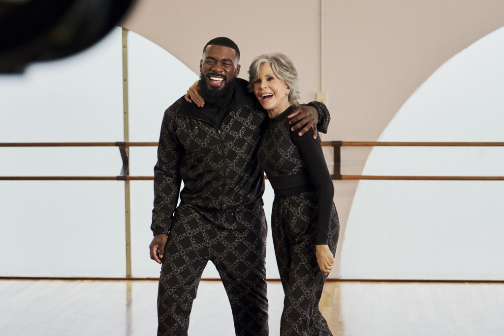 新登場的H&M Move，宣傳照的主角是Jane Fonda（右）及編舞師JaQuel Knight（左）。