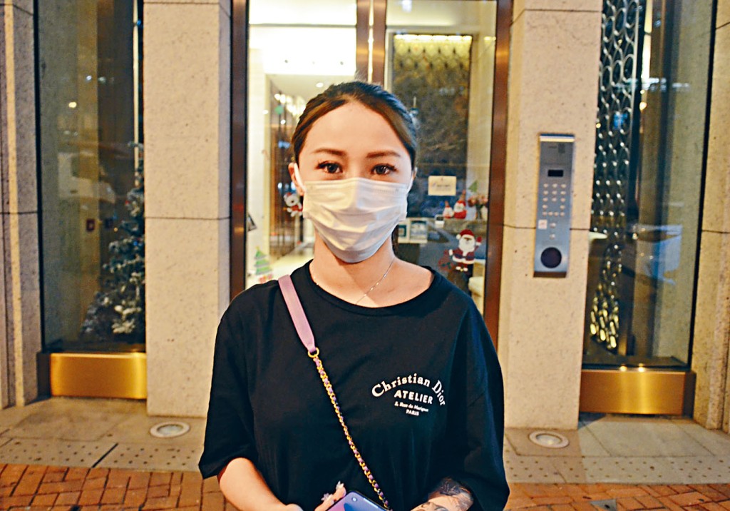 女網紅蘇淼淼現身講述遇劫經過。　　NEW04P08261120