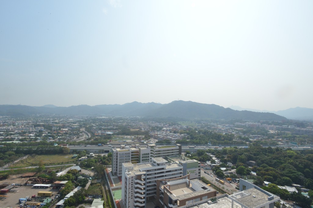 新世界逾1.8億購元朗地皮。圖為翹翠峰一帶地皮