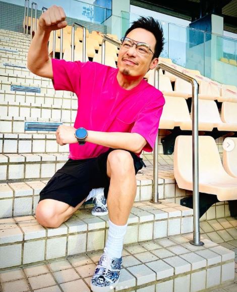 剧中强尼扮演Gigi老公。