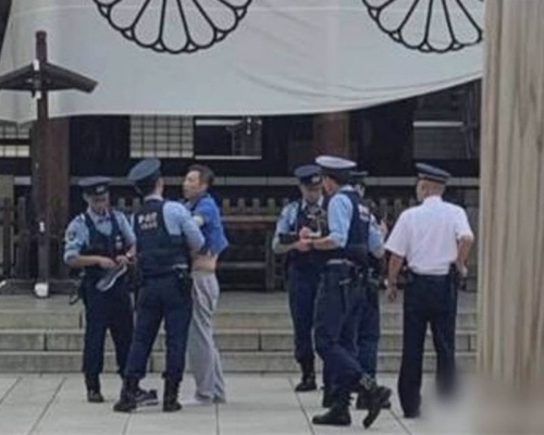 胡大平今年8月因在靖國神社潑墨被捕。網圖