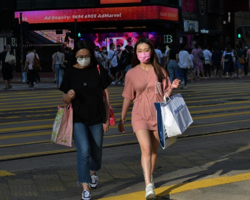 消息指本港新增約24宗確診。
