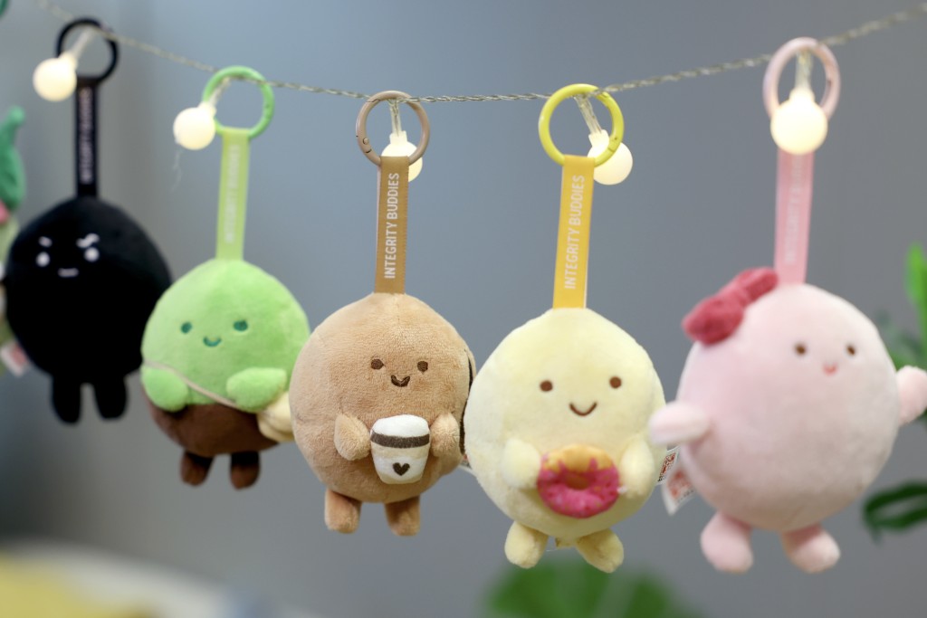 廉署人氣卡通人物小啡豆帶住5位豆豆朋友，集結成「Integrity Buddies」。ICAC圖片