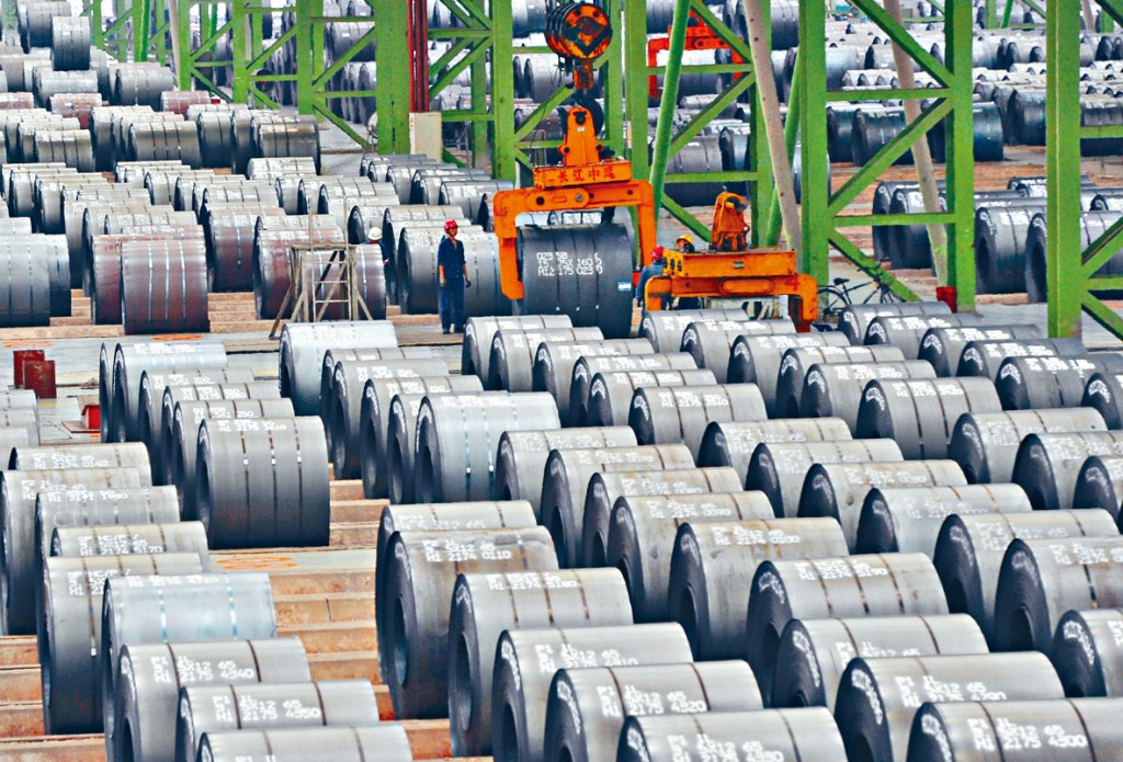 重庆钢铁中期利润倒退，主要受钢材跌价及原燃料涨价拖累。