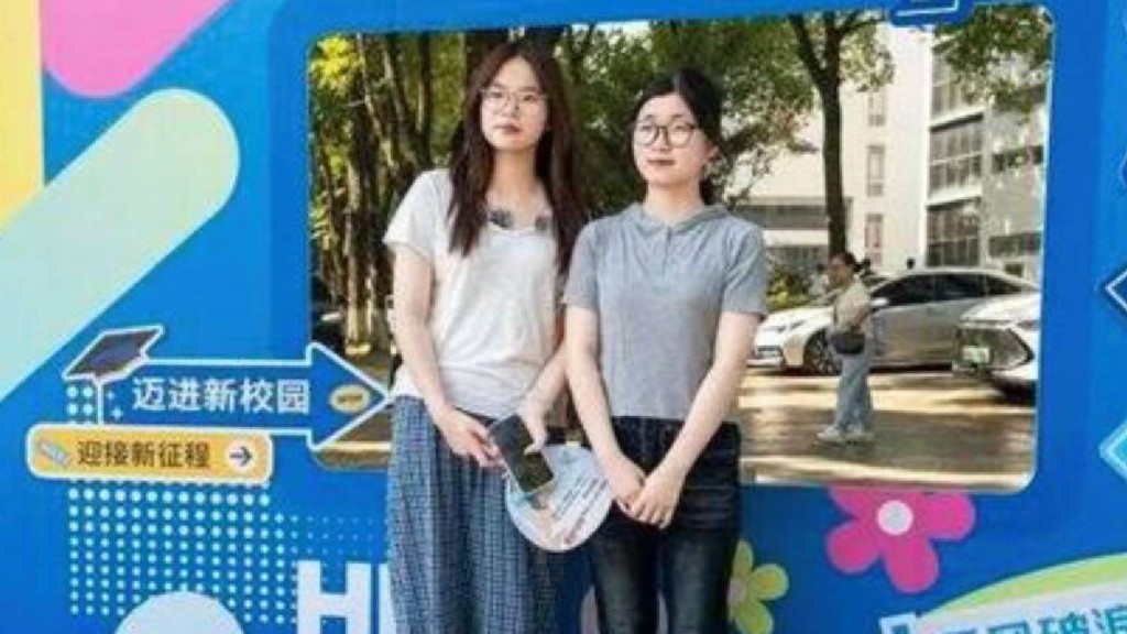 两个「刘欣怡」在大学相认。湖北日报