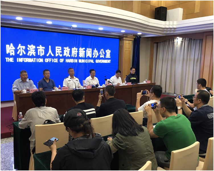 大火發生後哈爾濱市政府舉行的新聞發佈會講述情況。新華社