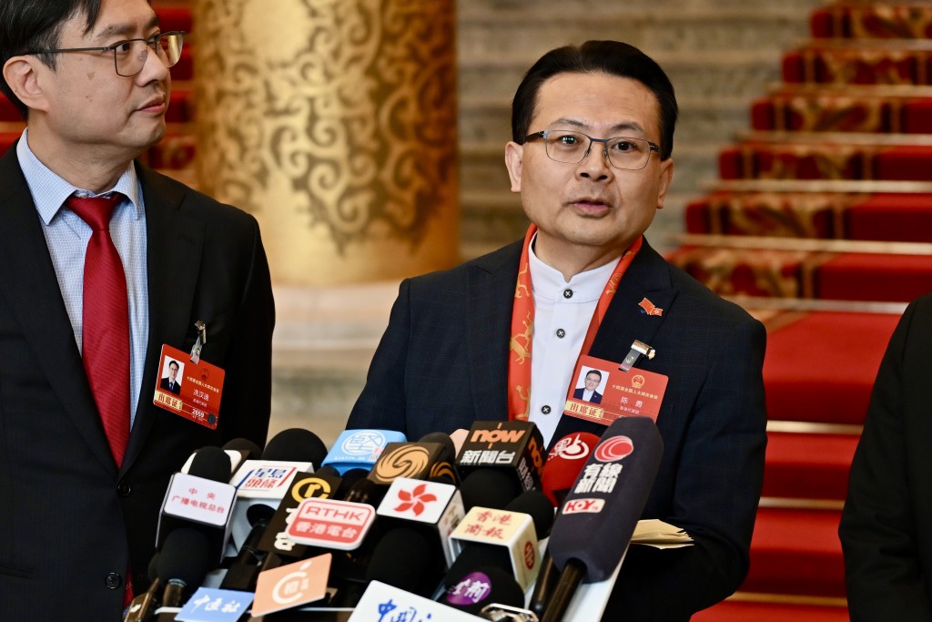 港區人大代表陳勇於會後形容會面氣氛親和，丁薛祥在聆聽每位代表的發言後均有互動點評。