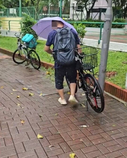 事主：真係吖！你老母，你真係拆Ｘ我個轆、掂Ｘ我個鎖，我Ｘ你Ｘ母呀真係！唔係阻唔阻塞交通問題，大佬，阻塞交通都唔到你管啦，係咪呀？你搵差佬啦！阿叔。fb「粉嶺上水街坊交流區」截圖