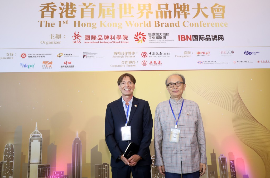 國際品牌科學院專家委員會副主席、世界食事論壇學術委員會主任、食學科學體系創建人劉廣偉(右)和世界食事論壇國際戰略高級顧問、聯合國FAO_WHO食品法典委員會原秘書長Tom 一同參加「香港首屆世界品牌大會」。 國際品牌科學院專家委員會副主席、世界食事論壇學術委員會主任、食學科學體系創建人劉廣偉(右)和世界食事論壇國際戰略高級顧問、聯合國FAO_WHO食品法典委員會原秘書長Tom 一同參加「香港首屆世界品牌大會」。