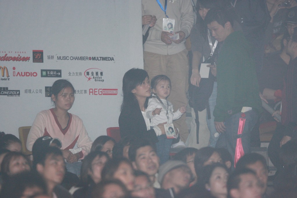 幸在2004年10月，太太徐濠萦为他诞下女儿陈康堤。