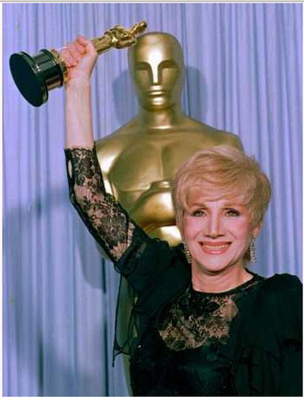 Olympia Dukakis當年憑《月滿抱佳人》奪金像女配角。