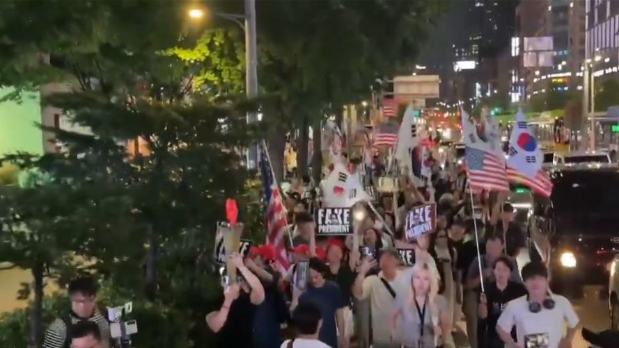 南韩拟修改刑法,辱华者最高囚5年,图为首尔反华示威。X@Predator 1950 南韩拟修改刑法,辱华者最高囚5年,图为首尔反华示威。X@Predator 1950