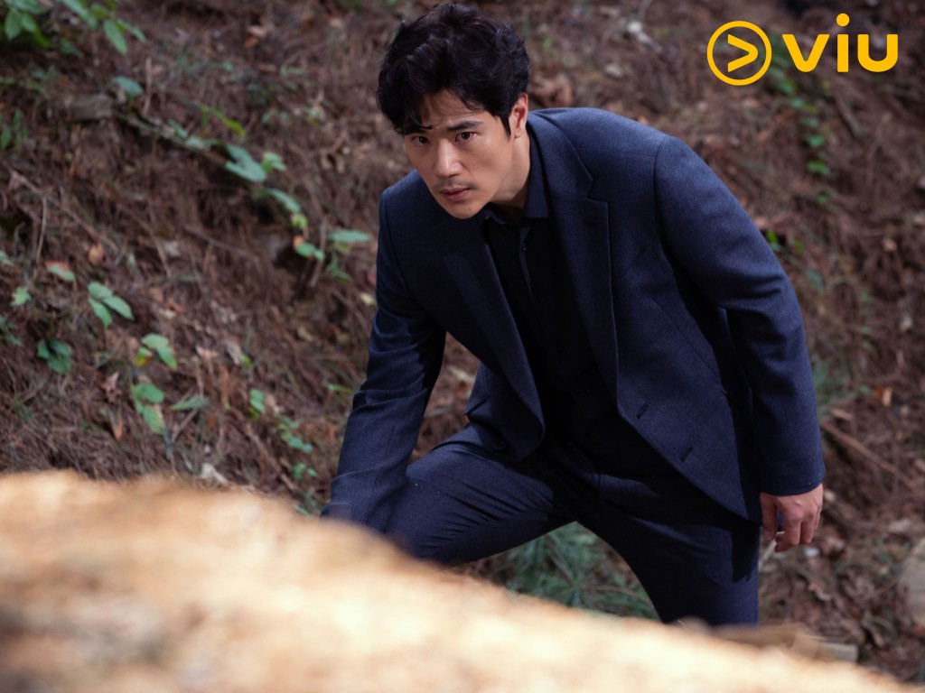 金康宇飾演警察。