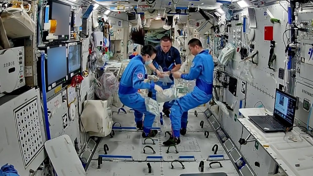 神舟二十三號航天員朱楊柱、張志遠及來自香港的黎家盈已在空間站軌駐留接近3個月。微博@載人航天小喇叭