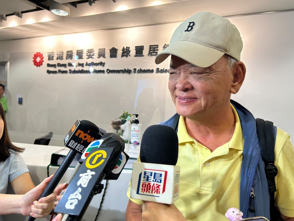 唐先生在首批揀樓環節中,成功選購了位於B座高層的心儀中型單位。 唐先生在首批揀樓環節中,成功選購了位於B座高層的心儀中型單位。