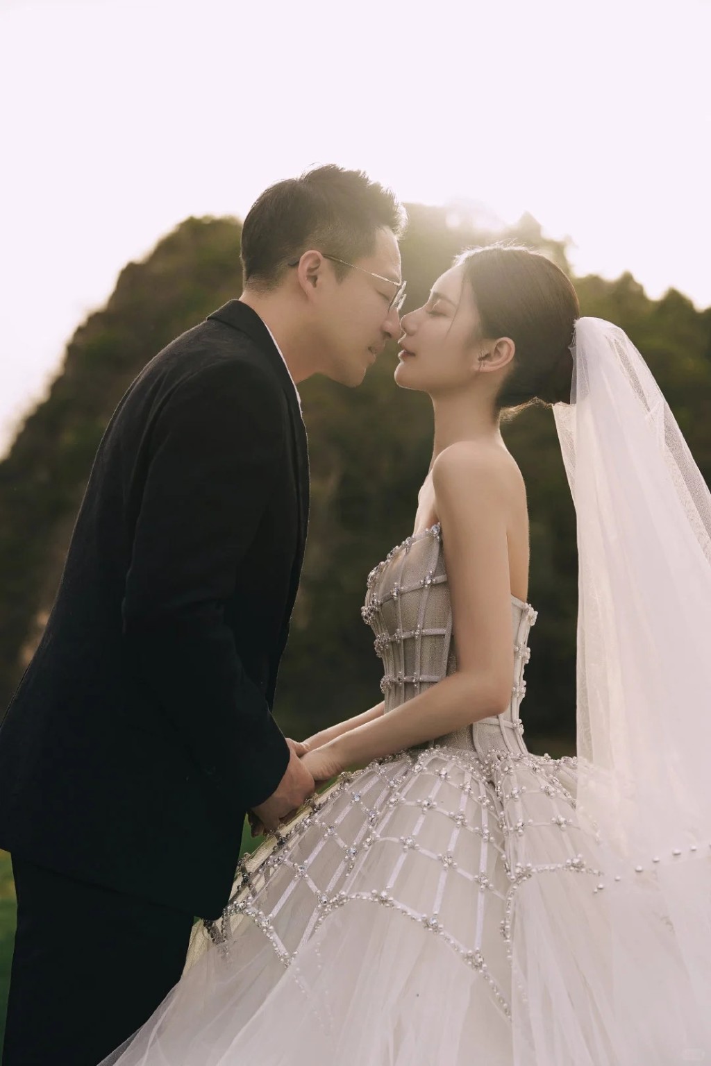 汪小菲和馬筱梅的結婚相曝光。 汪小菲和馬筱梅的結婚相曝光。