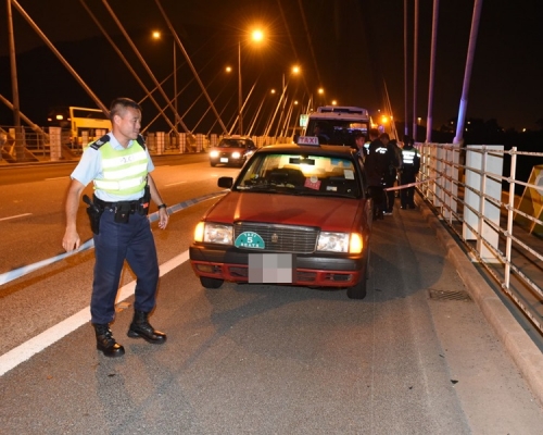 汀九橋停車跳橋,財困的哥終不治。