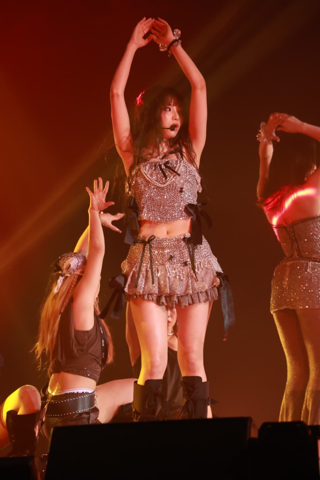 Day炫耀美腿。 Day炫耀美腿。