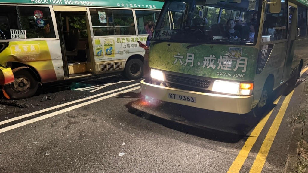 西貢公路發生3車相撞,涉及兩輛專線小巴及一輛私家車。網上圖片 西貢公路發生3車相撞,涉及兩輛專線小巴及一輛私家車。網上圖片