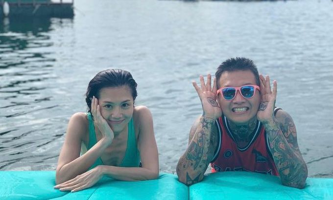 之前出海已騷排骨胸，慘被封為「周瘦娜」。