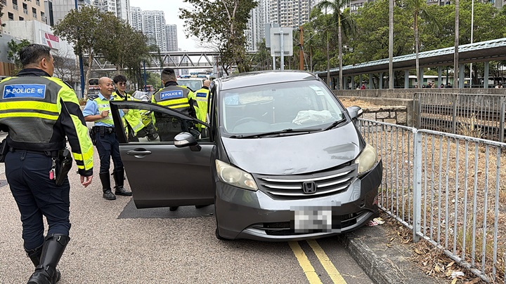 私家車司機暈倒失控。梁國峰攝