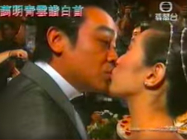 刘青云与郭蔼明于1996年结婚。