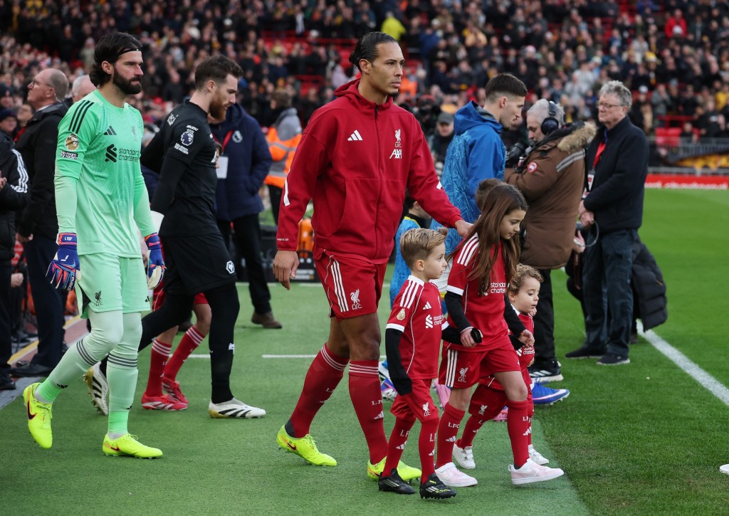 祖达两名儿子担任球僮。路透社