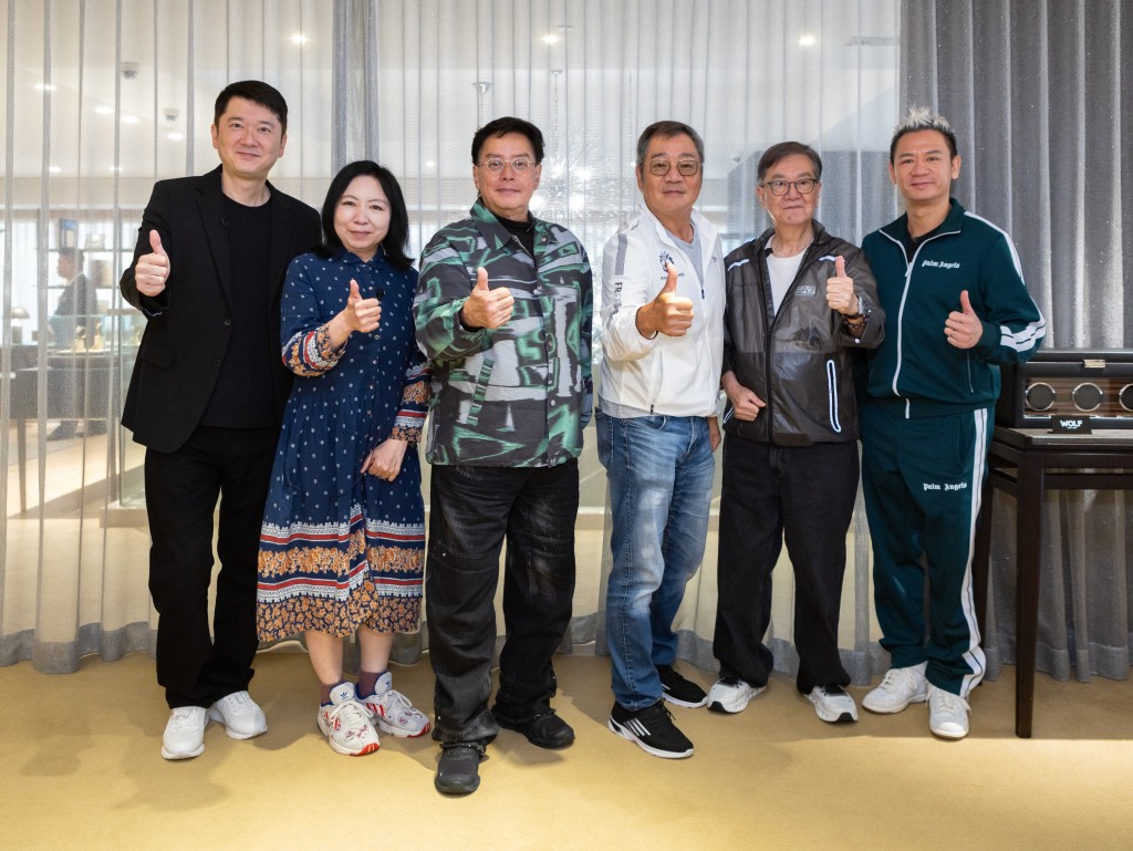 校長與(左起)邱子傑、陳海琪、葉偉忠、陳永鎬和Sunny Wong大談刻骨銘心的演唱會。 校長與(左起)邱子傑、陳海琪、葉偉忠、陳永鎬和Sunny Wong大談刻骨銘心的演唱會。