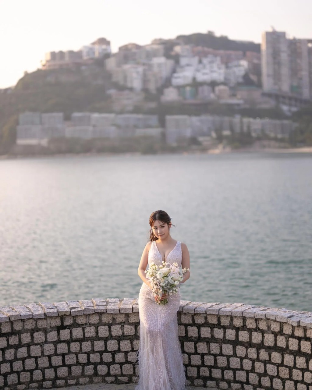 黃婧靈凹凸有致的魔鬼身段和美景配襯,整個畫面顯得十分唯美。 黃婧靈凹凸有致的魔鬼身段和美景配襯,整個畫面顯得十分唯美。