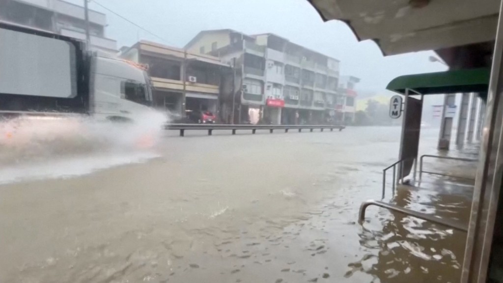 台湾广泛地区暴雨。路透社