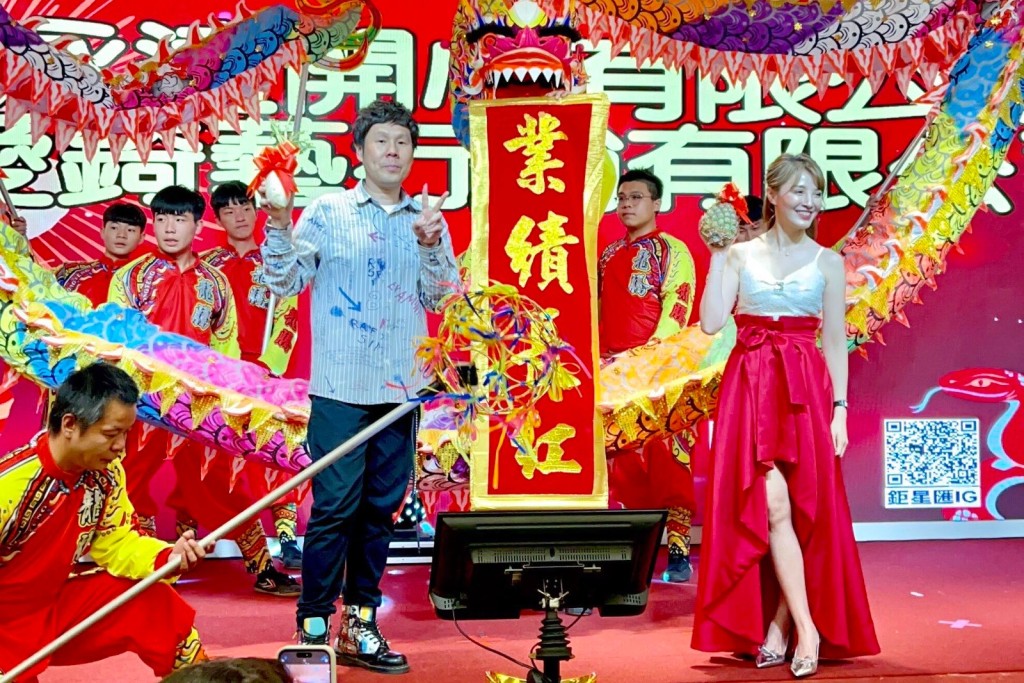 江泳錡(右)證實前夫楊煥離世。 江泳錡(右)證實前夫楊煥離世。