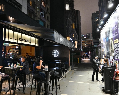 酒吧明天傍晚起需要停業。