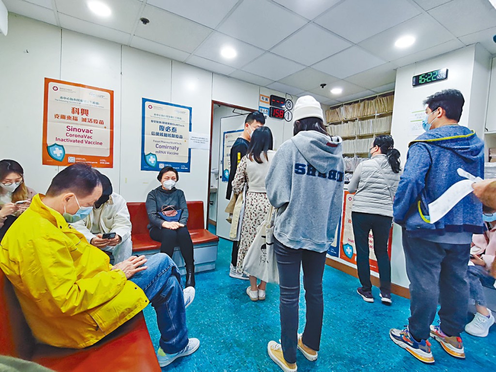 通關在即，復星宣布開放內地市民赴港自費接種復必泰二價疫苗的意向登記。