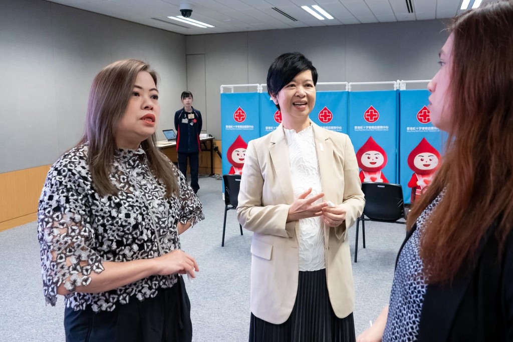 左起:羅淑佩、何永賢。何永賢fb 左起:羅淑佩、何永賢。何永賢fb