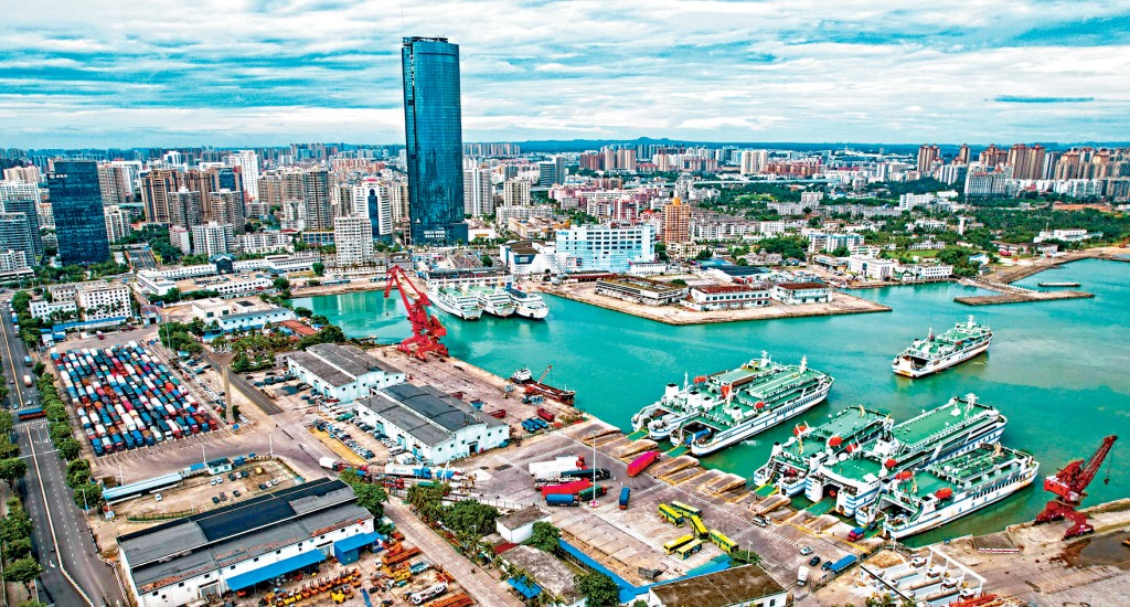 無人機航拍下的海南海口市。