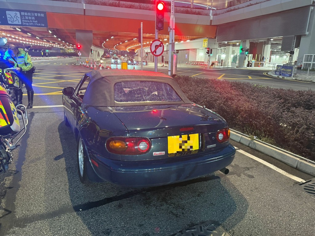 行動中，警方共發現17輛私家車懷疑被非法改裝或其車身構造涉嫌違反《道路交通(車輛構造及保養)規例》。