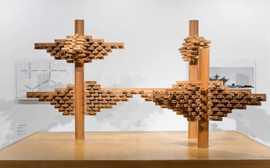 展覽呈現了磯崎新創作生涯中不同階段的設計作品
