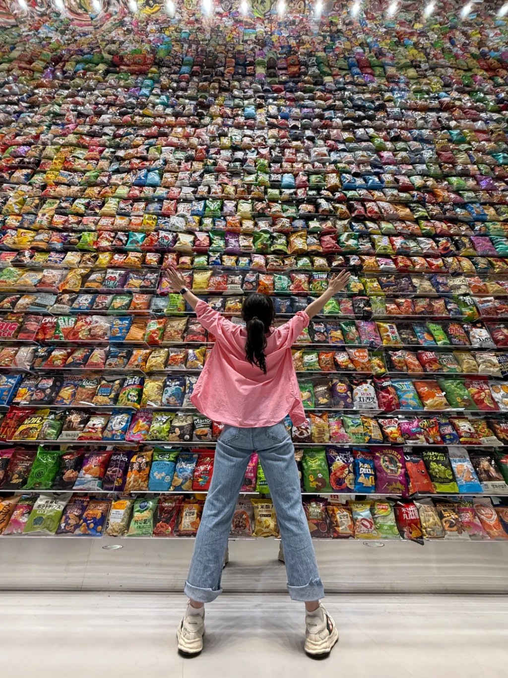 長沙「零食王國」大如30籃球場，滙聚6500品牌超過4萬款零食。小紅書@野生栗子