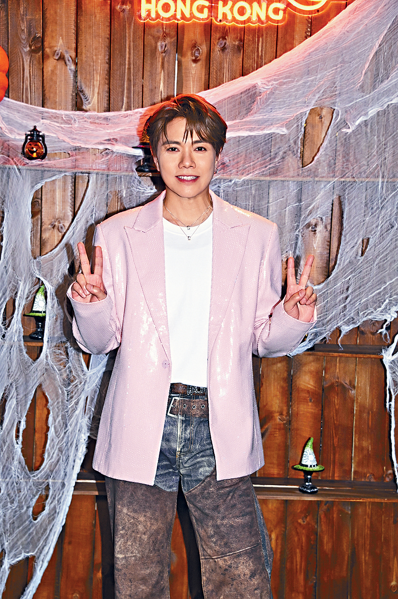 張敬軒前晚一連趕2場，之後又要為將舉行的拉闊音樂會做準備。