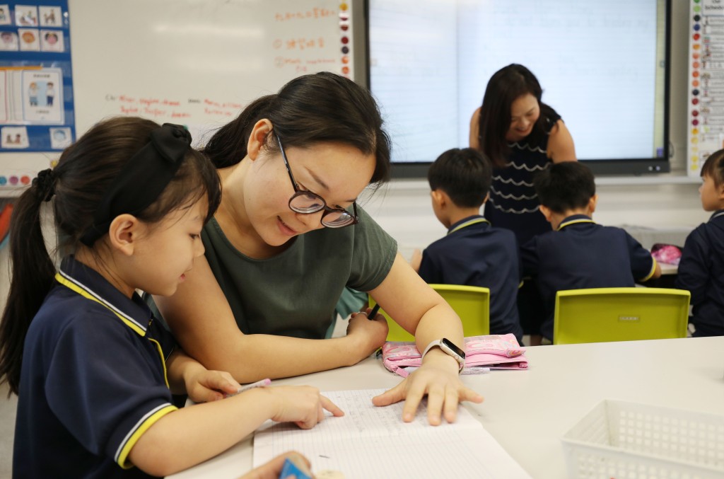 在654038名中小學生中，有42074名中小學生就讀國際學校，佔中小學生學生人數16%。 資料圖片