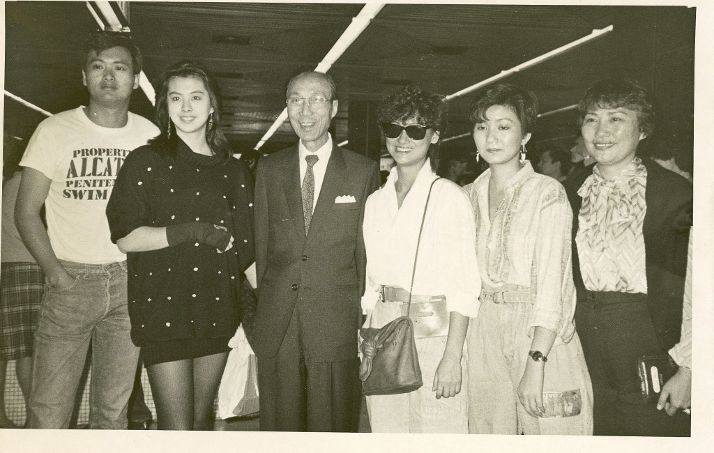 王祖贤（左二）当年拥美貌、清秀气质及高䠷身材，于90年代有「亚洲第一美女」的美誉。